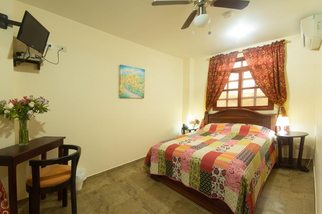 Puerta Sol Inn Manglaralto Δωμάτιο φωτογραφία